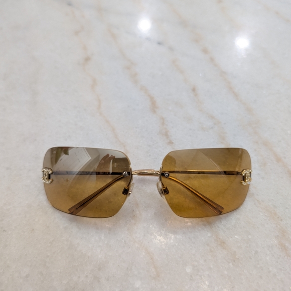 Chanel Vintage 4017-D SUNGLASSES - Picture 2 of 11